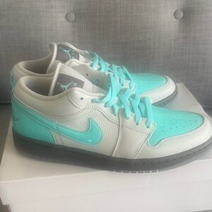 Air Jordan 1 Low SE "Photon Dust/Smoke Grey/Glacier Blue/Aurora " Wm 11 Men 10.5